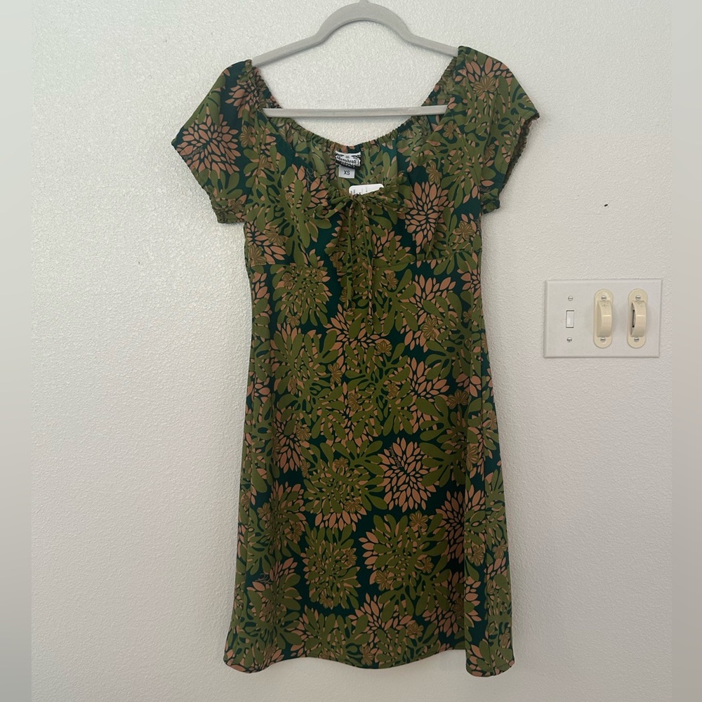 Manuhealii Kuahiwi Nani Dress